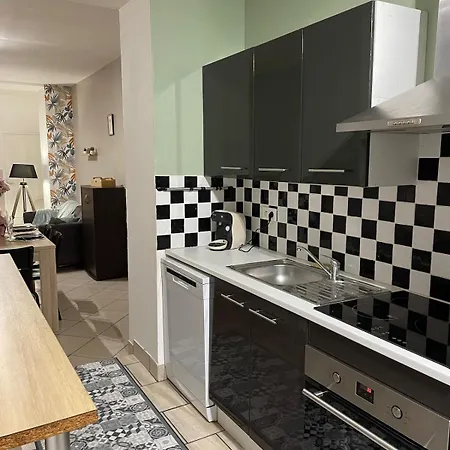 Le Nid Des Canaux Au Coeur De *